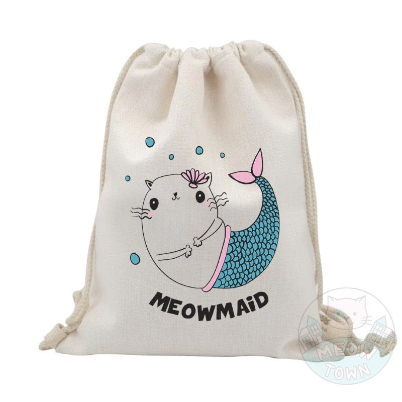 Super cute yet handy tote bag with an adorable Meowmaid kitty, printed in the UK by us at Meow Town exclusively for You. Natural beige colour. Purrrfect bag for any occasions all year round. It can also be a beautiful gift idea for the cat lover in your life.