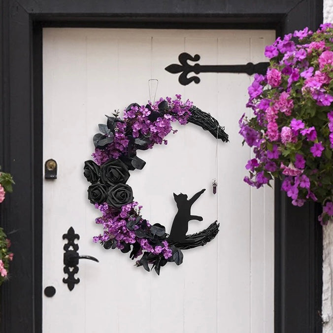 Beautiful Halloween themed moon-shaped wreath with an adorable black kitty. Perfect home decoration for the autumn season (especially Spooktober:)).