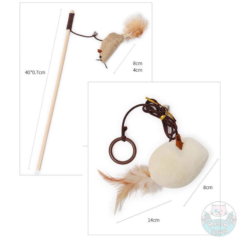 A fantastic collection of cat toys including a teaser wand, refill toy, sisal mice and ball with feather. One box contains 7pcs toys Material: Wood, sisal, linen, feather