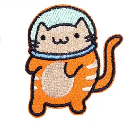 Adorable embroidered iron-on astronaut cat patch. A perfect way to bring new life to your old garments or to cover small holes or marks with these cute kitty!