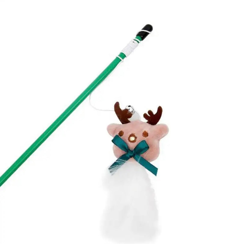 A fantastic Christmas style teaser wand with a cute reindeer toy. Rod length: ~30cm. Materials: short plush (polyester), feather, plastic, elastic band. A great Christmas present for your furry little friend.
