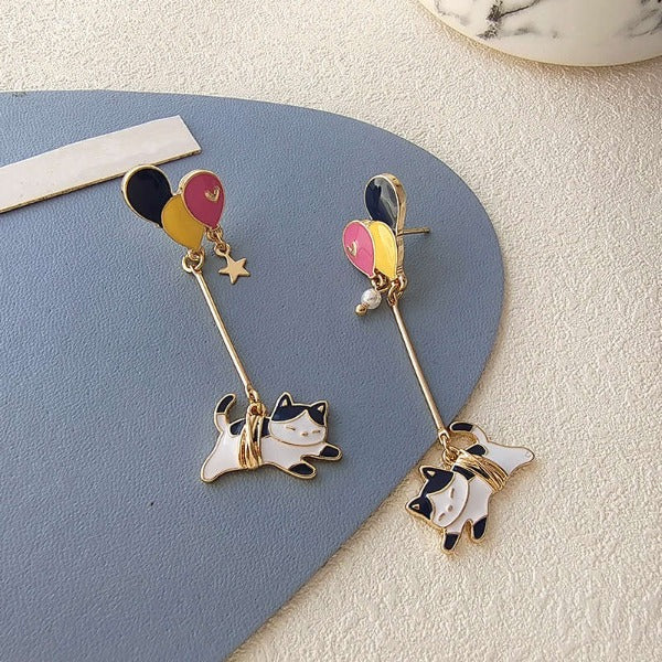 Adorable earrings with a cute kitty flying with a colourful balloon. Lovely gift idea for cat lovers. 