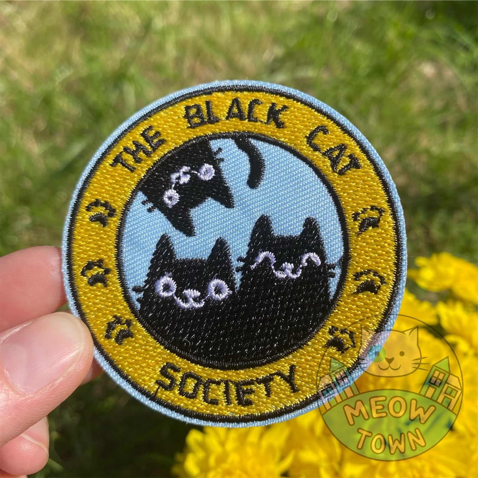 Adorable embroidered iron-on Black cat society kitty patch. A perfect way to bring new life to your old garments or to cover small holes or marks with these cute kittens! Dimensions: 6.5 cm height.