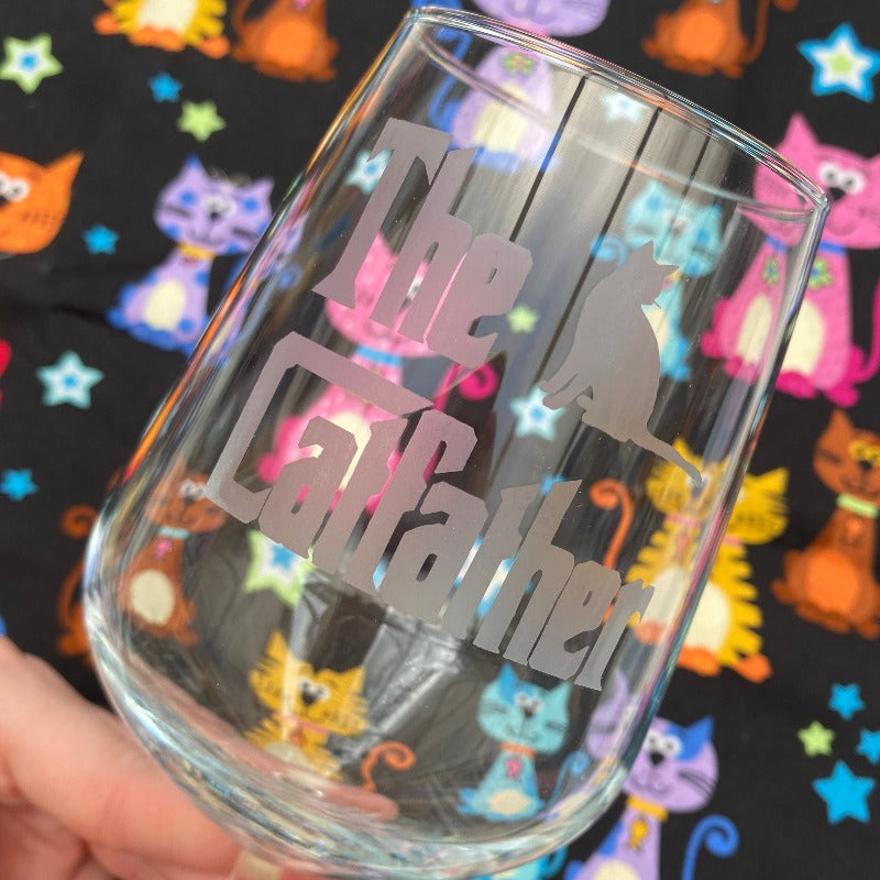 A beautiful hand etched wine glass exclusively for the best Cat Dads! Dishwasher safe. We require one working day for production (please consider this when ordering with express shipping). It can be a beautiful and unique present for Father's Day, Birthday or Christmas.
