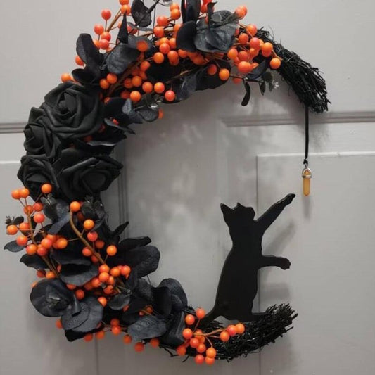 Beautiful Halloween themed moon-shaped wreath with an adorable black kitty. Perfect home decoration for the autumn season (especially Spooktober:)). 