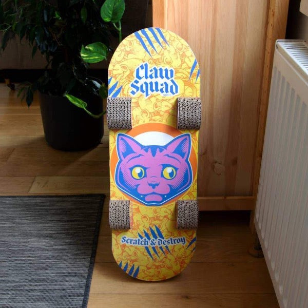 A fun, cool skateboard style scratching pad made from durable corrugated cardboard. Encourage exercise in a fun way with this imaginative scratch post alternative that is suitable for cats of all ages! Keep claws strong, healthy and away from your sofa :) 