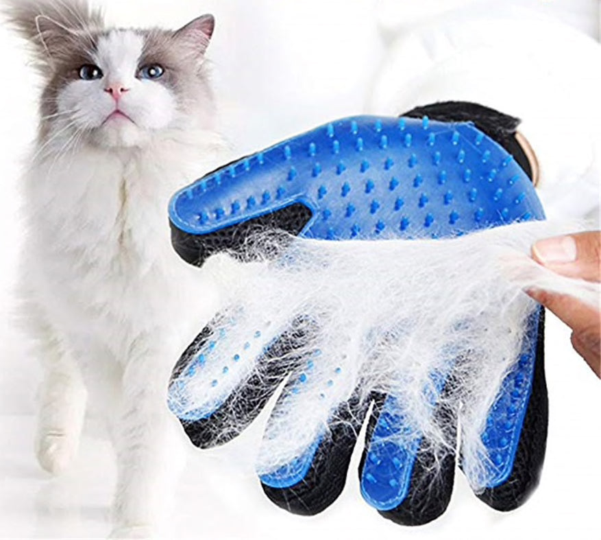 Groom your kitty with this super practical grooming glove, she/he will enjoy every moment of this soft massage for sure!  Very useful for both short and long haired cats to help them remove loose fur (yes, that means less fur on your clothes:))