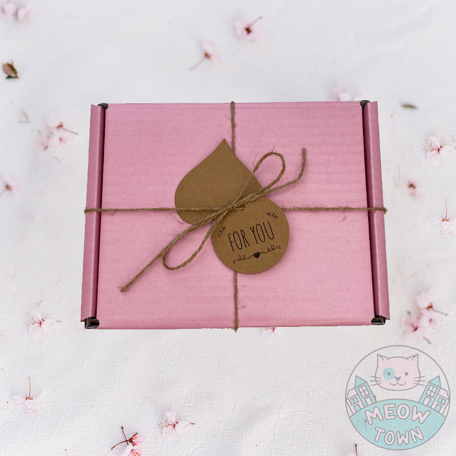 A cute gift box for cats in lovely presentation box. The gift box includes: -6pcs mice with catnip -5g extra strong Meow Town catnip  The box features two white kitty shaped cardstock stickers on the front